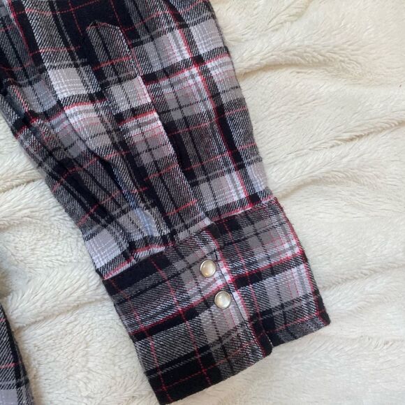 Wrangler plaid pearl snap button-up - Picture 6 of 7